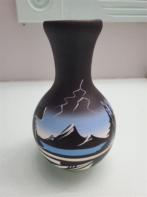 Navajo Pottery Vase Signed By Artist Elsie L Dini Vintage Navajo Vase