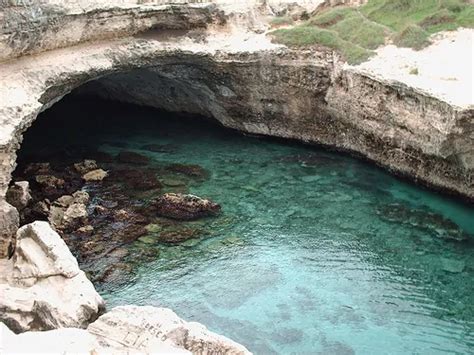 Grotta Della Poesia Roca Vecchia Spettacolare Piscina Naturale Del