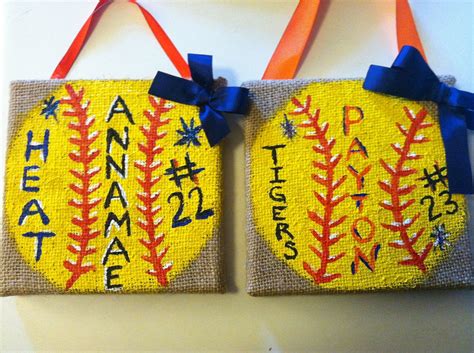 Softball Painting On Burlap Burlap Crafts Canvas Painting Diy Softball