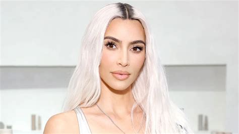 Kim Kardashian Esquenta A Web Com Ensaio De Biquíni Molhado E