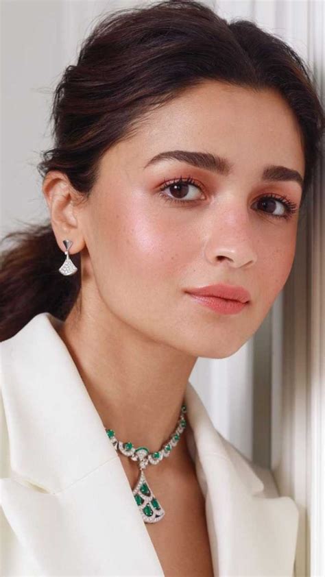 Alia Bhatt Inspired Nude Makeup Looks To Steal Attention