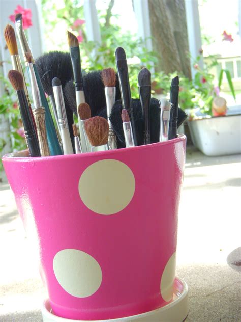 Beauty Undefined: DIY Makeup Brush Holder