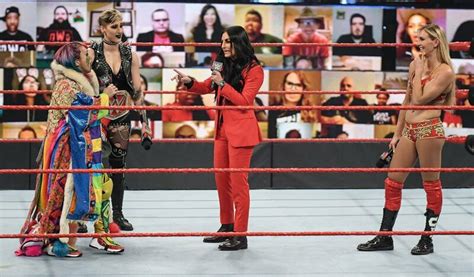 写真：【wwe】次回ppv大会のロウ女子王座戦はリア、アスカ、シャーロットのトリプルスレッド戦に 東スポweb