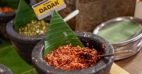 Sambal Khas Masakan Sunda yang Pedasnya Bikin Nagih | Endeus.TV