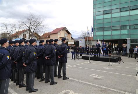 Grani Na Policija Bih Dobila Suvremenu Opremu I Mla A Inspektora