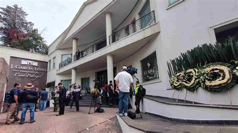 Chabelo Amigos Y Familiares Velan Cuerpo En Funeraria De Cdmx N