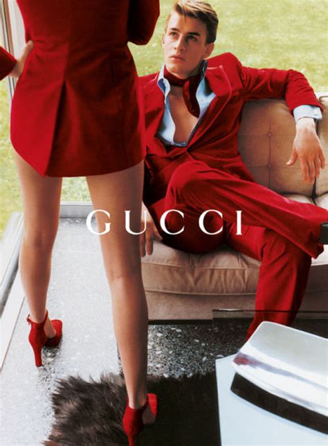 經典回顧Tom Ford 時代的最性感大豪客 Gucci看完House of Gucci更想了解這位設計師 Vogue Hong