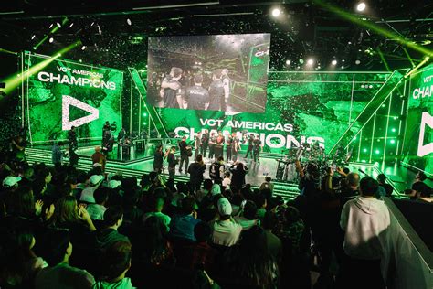 Vct Americas Grand Finals Loud Poses With Trophy Onst Flickr