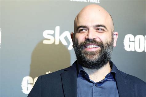 Sono Ancora Vivo In Arrivo Il Film Autobiografico Di Roberto Saviano