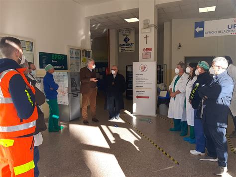 Lanciano Larcivescovo Cipollone In Ospedale Per Gli Auguri Il