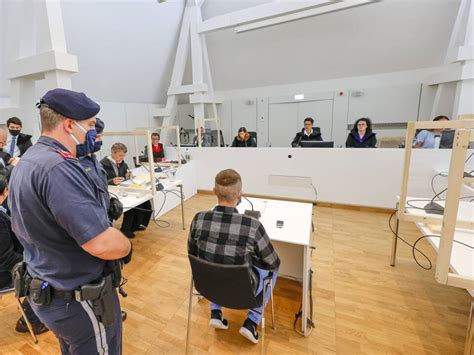 J Hriger Stach Mit Messer Auf Zwei Burschen Ein Prozess Um