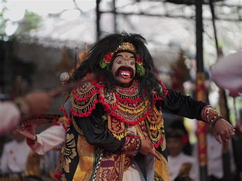 Sanggar Seni Tindak Alit Bawakan Karya Karya Seniman Badung Di Hari