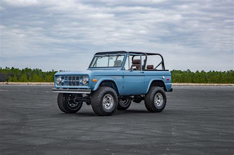 Velocity Restorations Pone En Venta Dos Ford Bronco Reci N Restaurados