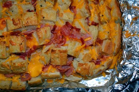 Hardly Housewives Bacon Ranch Cheddar Pull Apart Bread