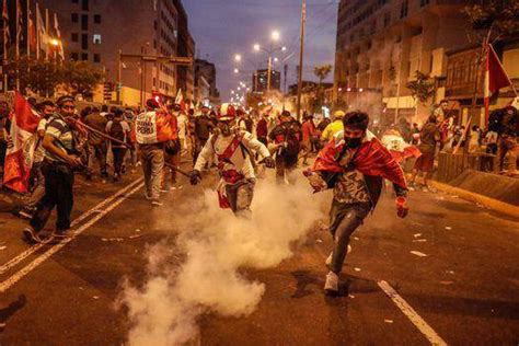 Caos En Perú Manifestantes Cierran Aeropuertos Y La Presidenta Declara El Estado De Emergencia