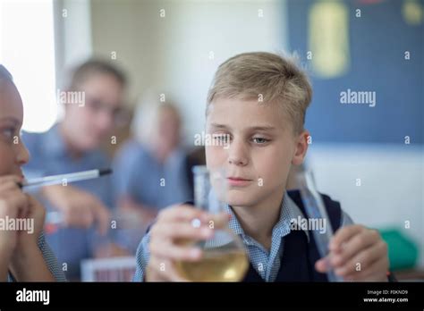 Chemistry Round Bottom Flask Hi Res Stock Photography And Images Alamy