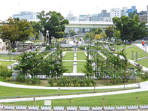 10月のトコトコ写生会 ～中之島公園 バラ園・芝生広場編～ | アートスクール大阪