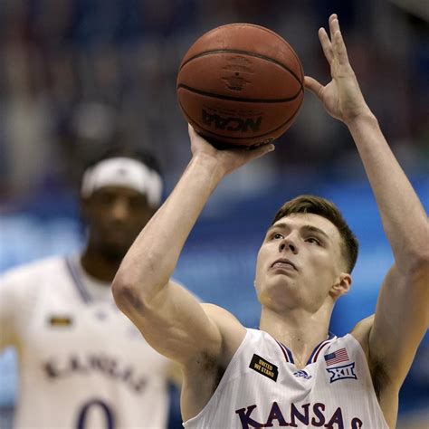 Christian Braun, No. 3 Kansas Cruise Past No. 7 West Virginia | News ...