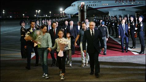 Loyalty To Motherland Putin Welcomes Prisoners Freed After Landmark