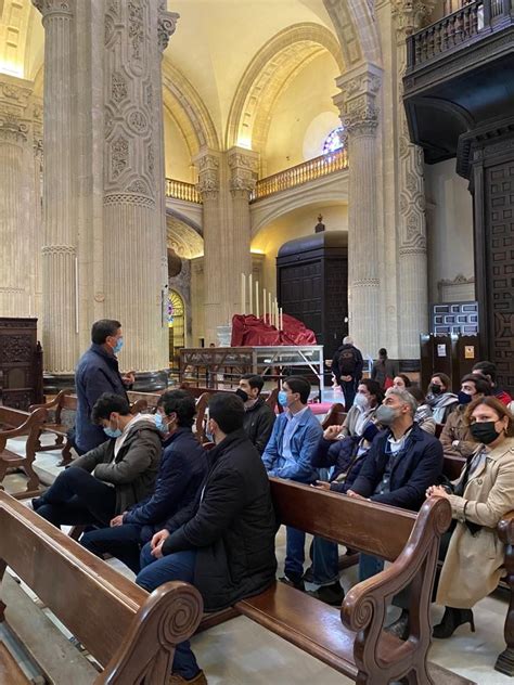 Los jóvenes de Pasión han disfrutado hoy de una visita a la Colegial