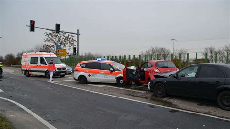 Brühl Fotos Unfall mit Notarztwagen auf dem Weg zu einem Einsatz auf