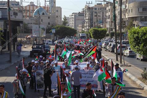 Niños Palestinos Participan En Una Marcha De Exploración Que Conmemora El Aniversario De La