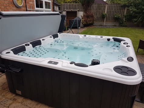 Ultimate 7 Seat Hot Tub Delivered Sleaford