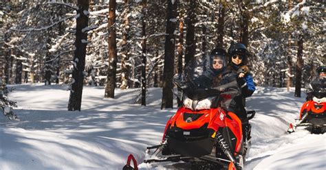 Rovaniemi Safari en moto de nieve por el bosque del Círculo Polar