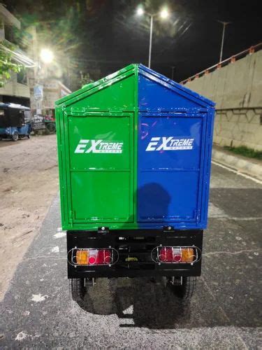 Extreme Motors Blue Garbege E Rickshaw Loader Loading Capacity Upto