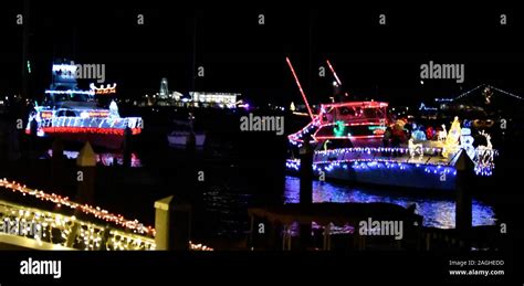 Newport Beach Christmas Boat Parade Moves Its Way Through The Newport