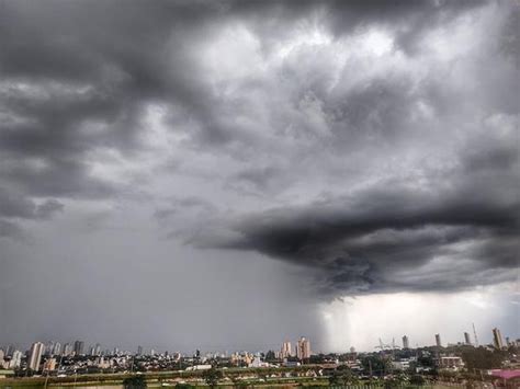 Inmet emite novo alerta de fortes chuvas para cidades de Goiás veja