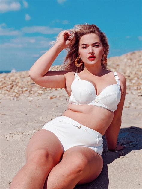 9 Hot Sexy Jess Bond Bikini Pics