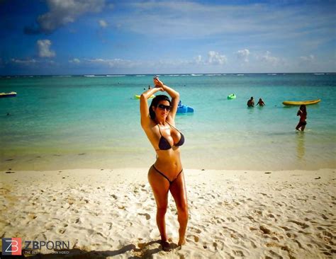 Beach Honies ZB Porn