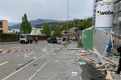 W Denswil Zh Ein Verletzter Nach Unfall