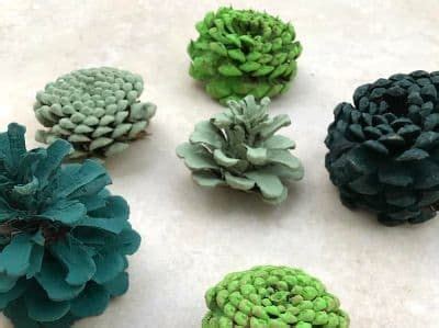 38 Remarkable Pinecone Crafts FeltMagnet Crafts Dennenappel Kunst