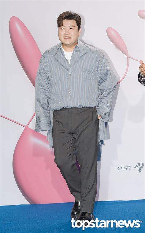 김호중 포토타임 쑥스럽네요~ 2023 Fw 서울패션위크 Hd포토 네이트 뉴스