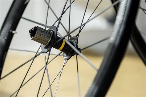 Mavics Cosmic Ultimate Ust Wheel Brings Tubeless Clincher Tyres To The