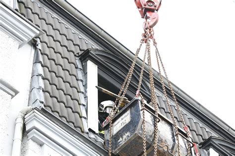 Wiesenstra E In Wuppertal Verletzte Bei Brand In Dachstuhl