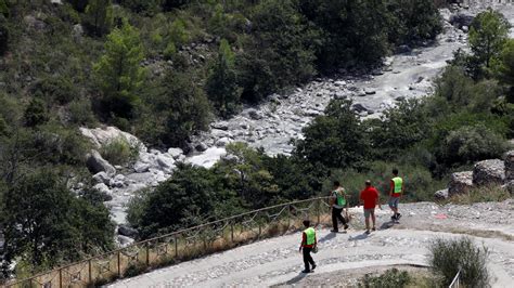 Once Muertos Y Cinco Desaparecidos Por El Desbordamiento De Un R O En