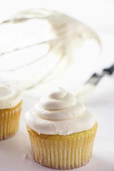 Fluffy Vanilla Buttercream (American Buttercream) - Savor the Best