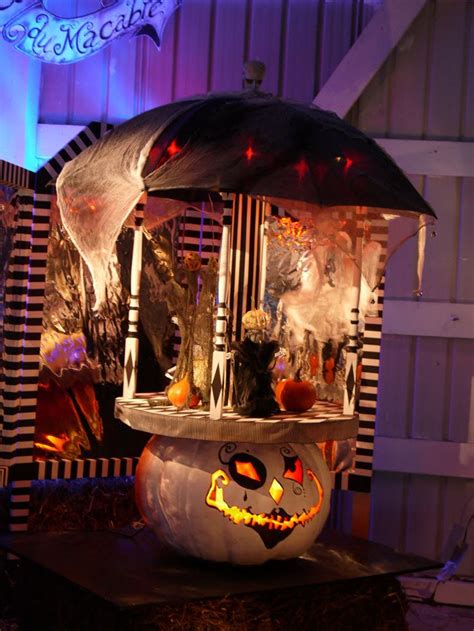 Pumpkin Carve Carousel By Ellie Schuster