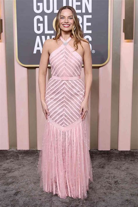 Margot Robbies 2023 Golden Globes Dress Took 750 Hours To Create