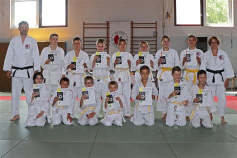 Jiu Jitsu Prüfungen 50 neue Gürtel verliehen Turnverein Hochstetten