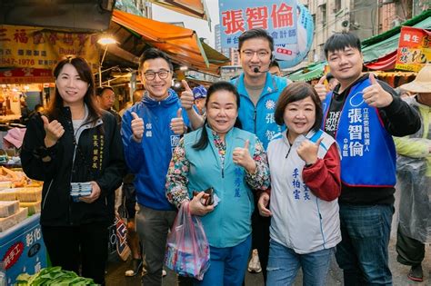 力挺張智倫進國會 戰鬥藍新生代冷風中陪同市場拜票 上報 地方