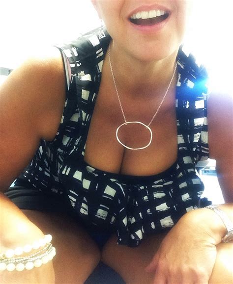 Milf pétillante pour rencontre sexe rapide et discrète à Poitiers Plan cul