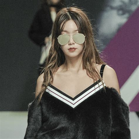 #MondayMotivation served: 10 easy tricks to boost your confidence - Her ...