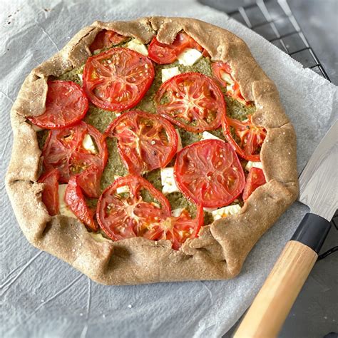 Une Tarte Rustique Tomate Feta Pesto Les 2 Quiches