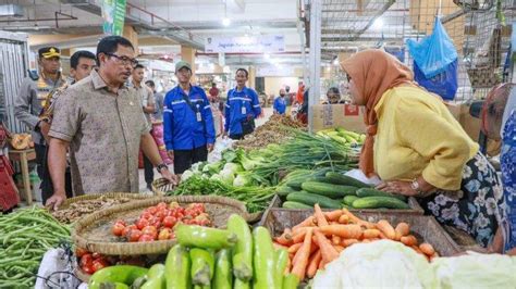 Sidak Pasar Legi Solo Pj Gubernur Jateng Temukan Harga Sejumlah