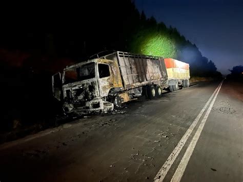 Ataque incendiario en La Araucanía Ocho sujetos quemaron un camión en