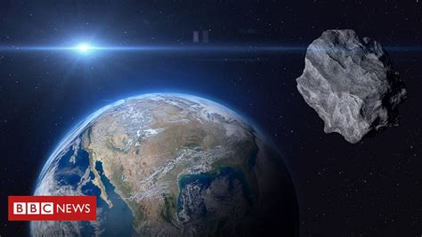 Asteroide passa mais perto da Terra do que alguns satélites BBC News